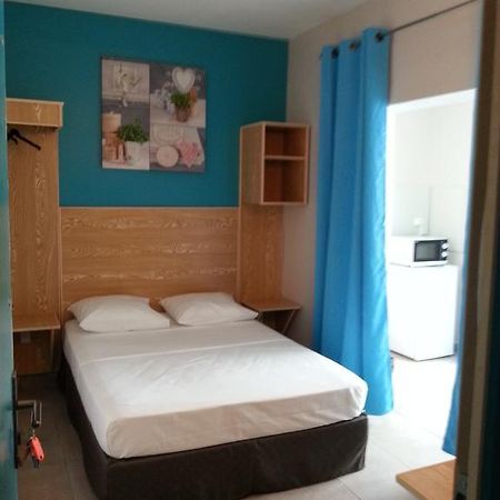 L'Annexe 66 , Saint Denis Centre Ville , A 200 M De La Rue Pietonne , Du Petit Marche Et Du Leader Price , Sur Une Rue Calme, Parking Gratuit Sur La Rue Bilik gambar