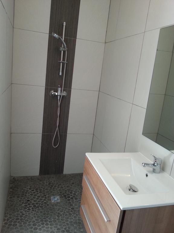 L'Annexe 66 , Saint Denis Centre Ville , A 200 M De La Rue Pietonne , Du Petit Marche Et Du Leader Price , Sur Une Rue Calme, Parking Gratuit Sur La Rue Bilik gambar