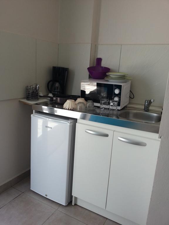 L'Annexe 66 , Saint Denis Centre Ville , A 200 M De La Rue Pietonne , Du Petit Marche Et Du Leader Price , Sur Une Rue Calme, Parking Gratuit Sur La Rue Luaran gambar