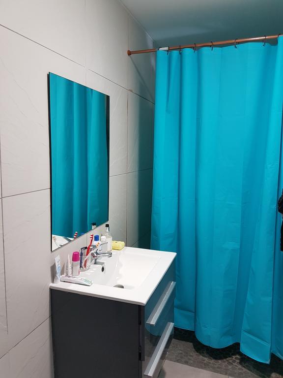 L'Annexe 66 , Saint Denis Centre Ville , A 200 M De La Rue Pietonne , Du Petit Marche Et Du Leader Price , Sur Une Rue Calme, Parking Gratuit Sur La Rue Luaran gambar